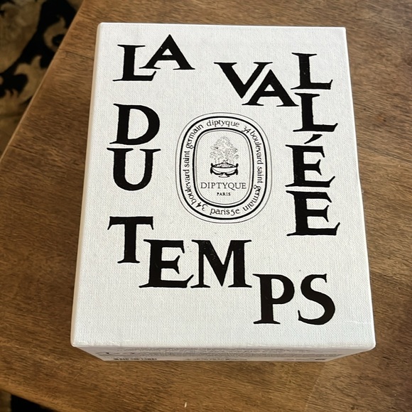 LA VALLÉE DU TEMPS (VALLEY OF TIME)
Refillable Candle - Picture 6 of 6